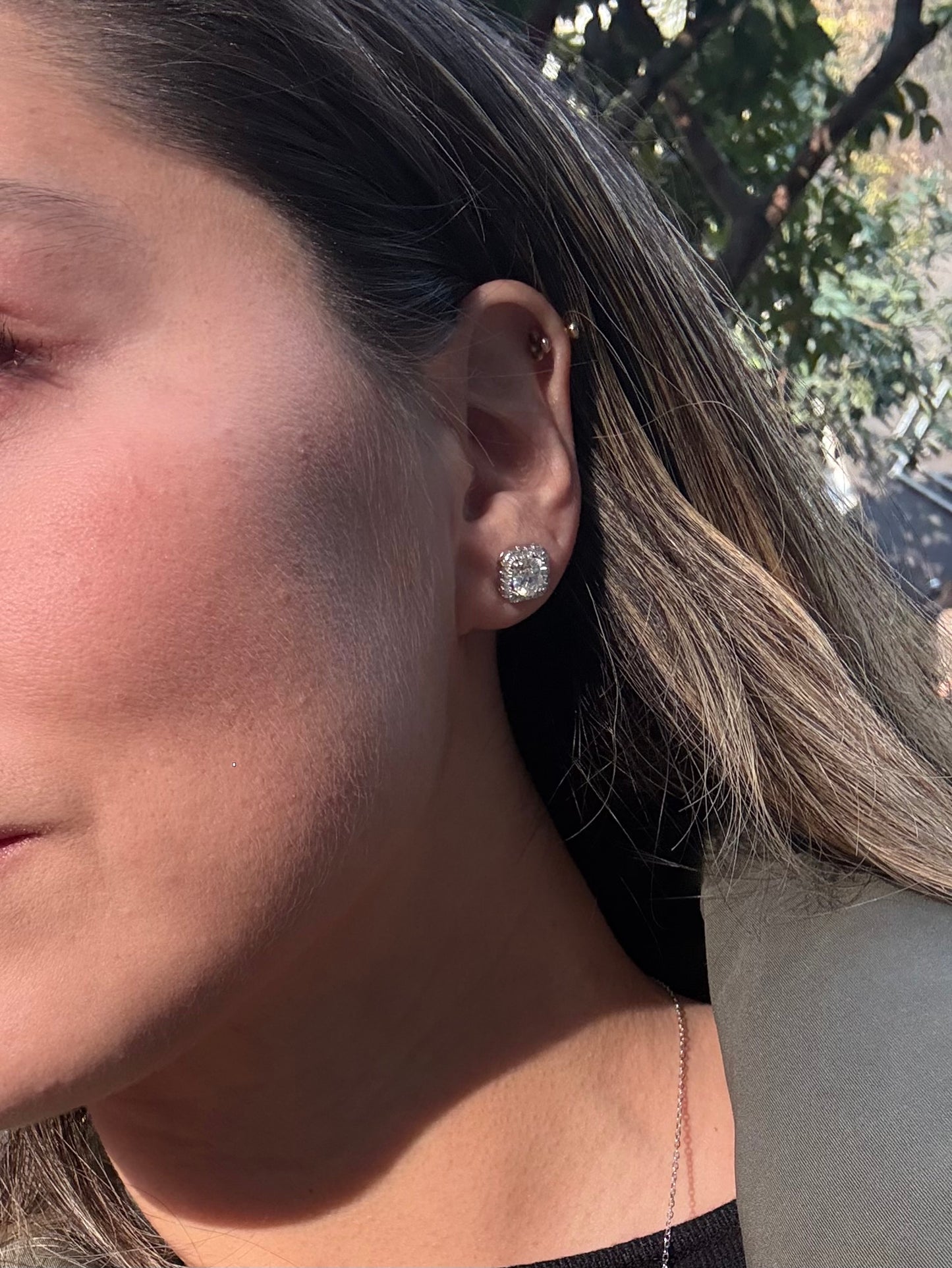 Aretes moissanitas con corona