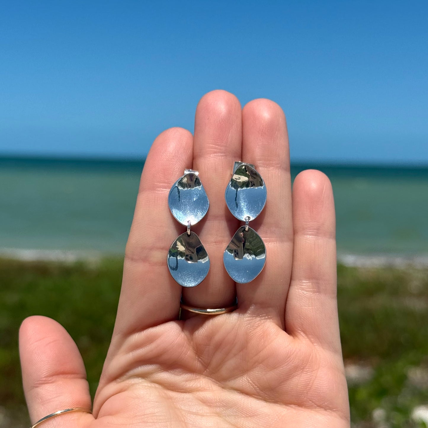 Aretes de 2 pétalos chicos