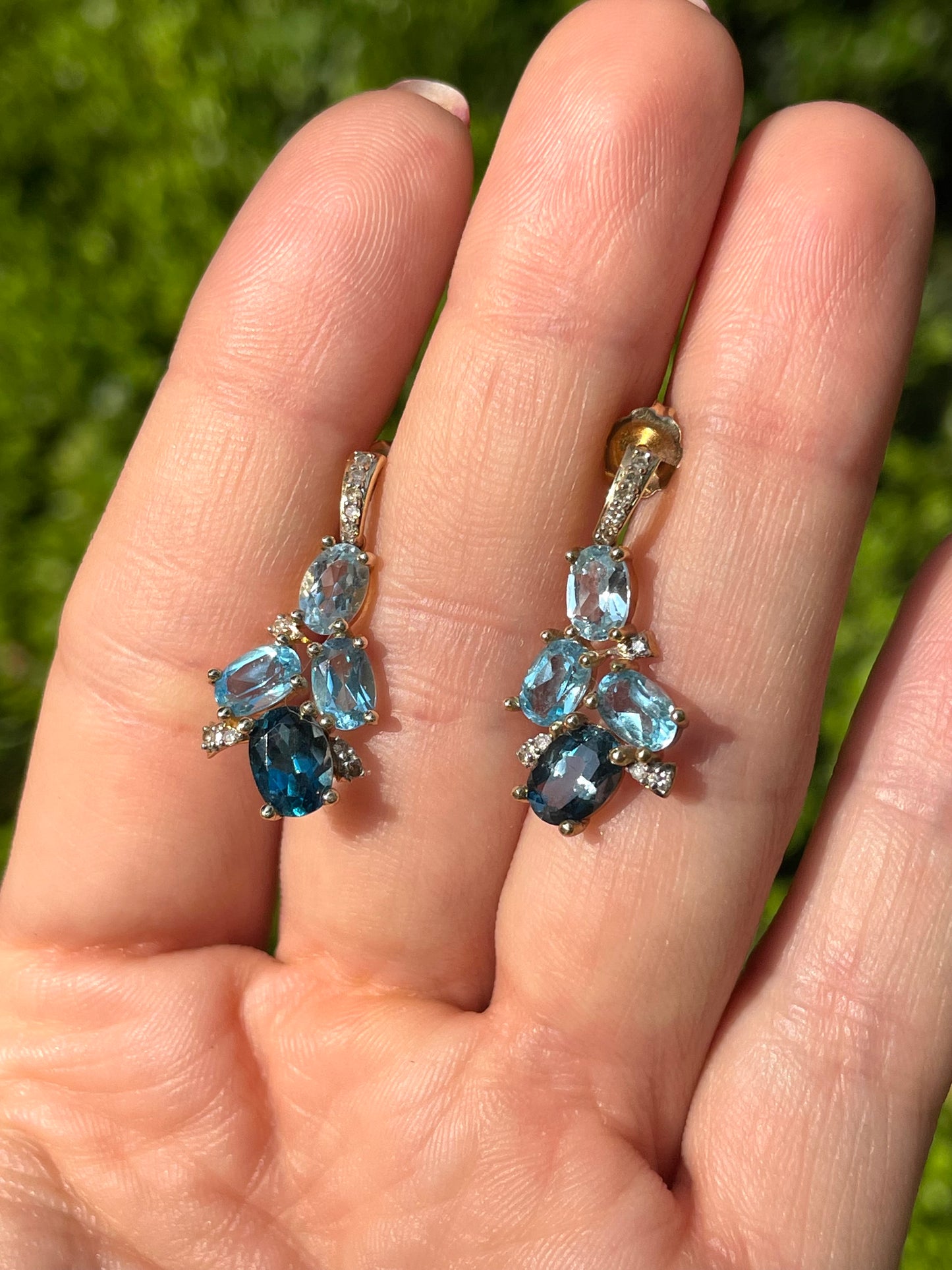 Aretes de topacios con diamantes