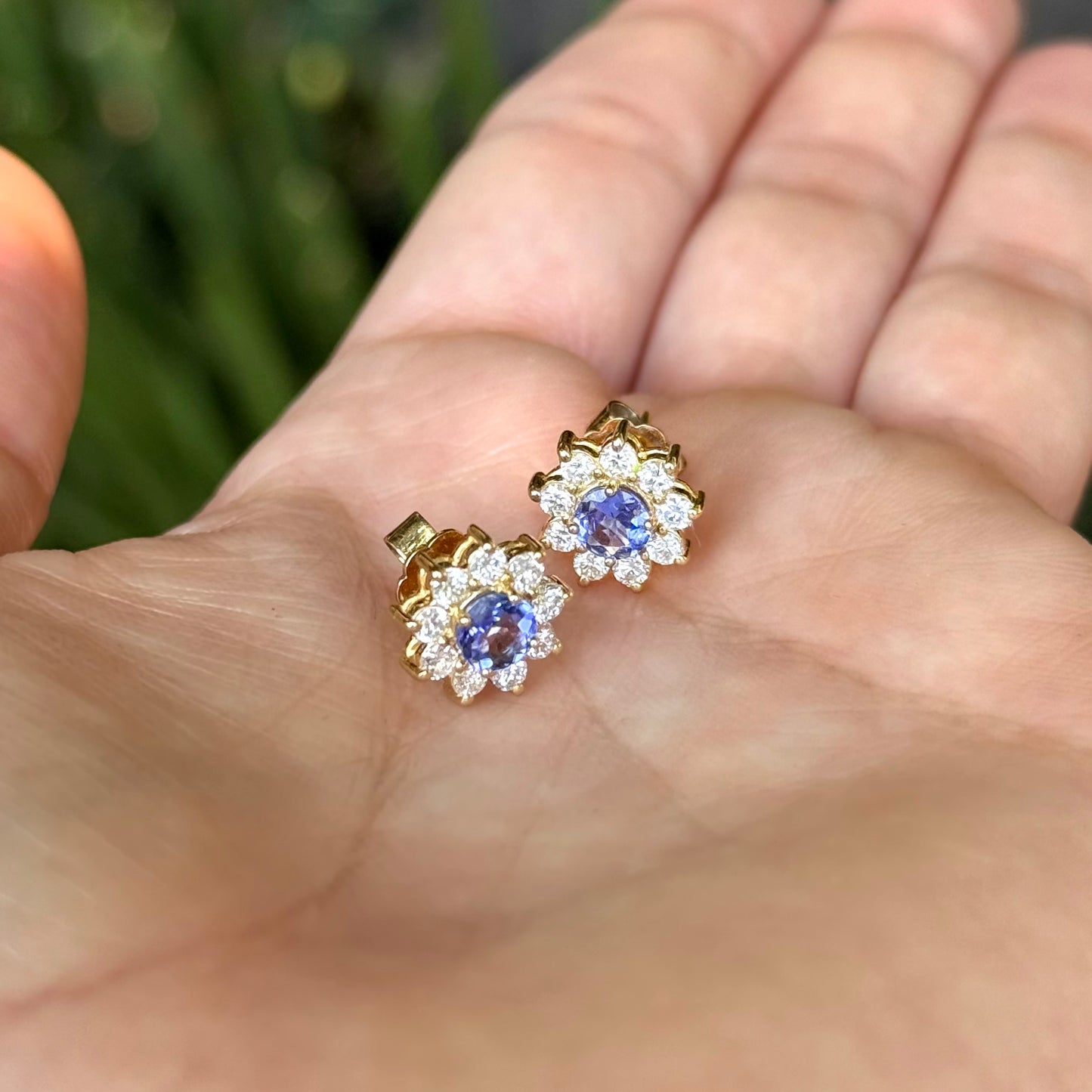 Flores de tanzanitas y diamantes