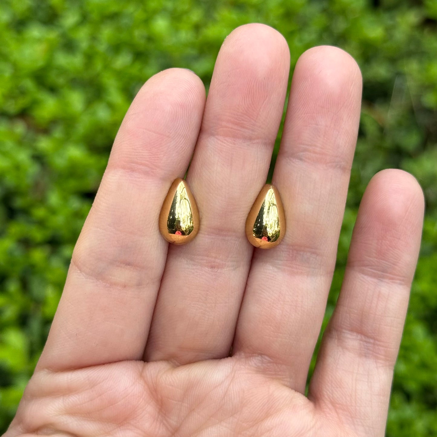 Aretes pera de oro 18K