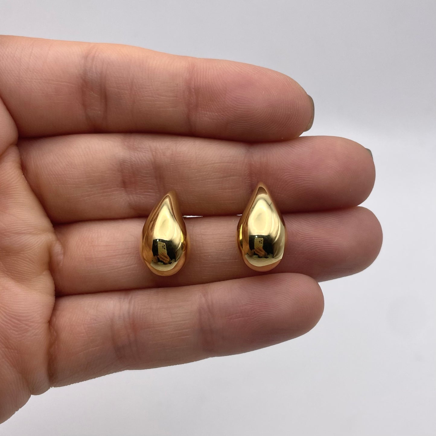 Aretes medianos gota de oro