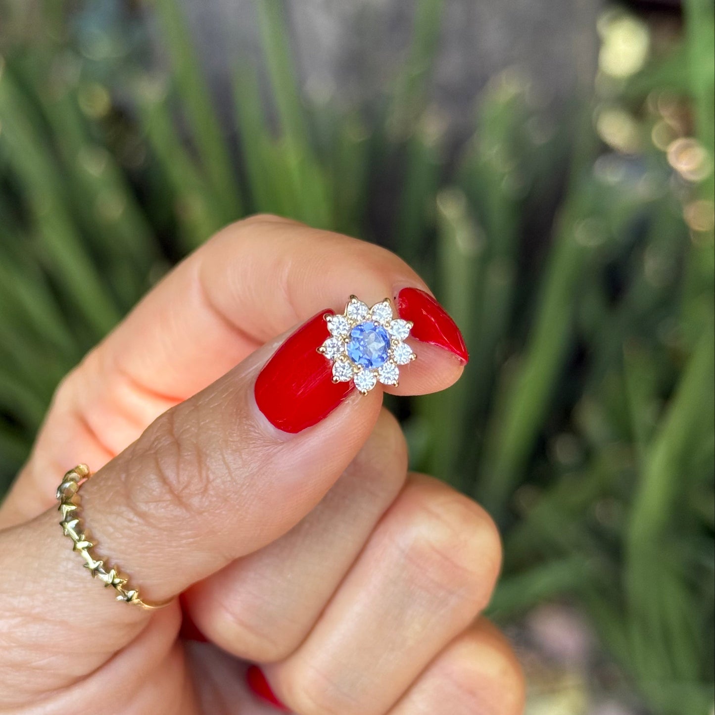 Flores de tanzanitas y diamantes