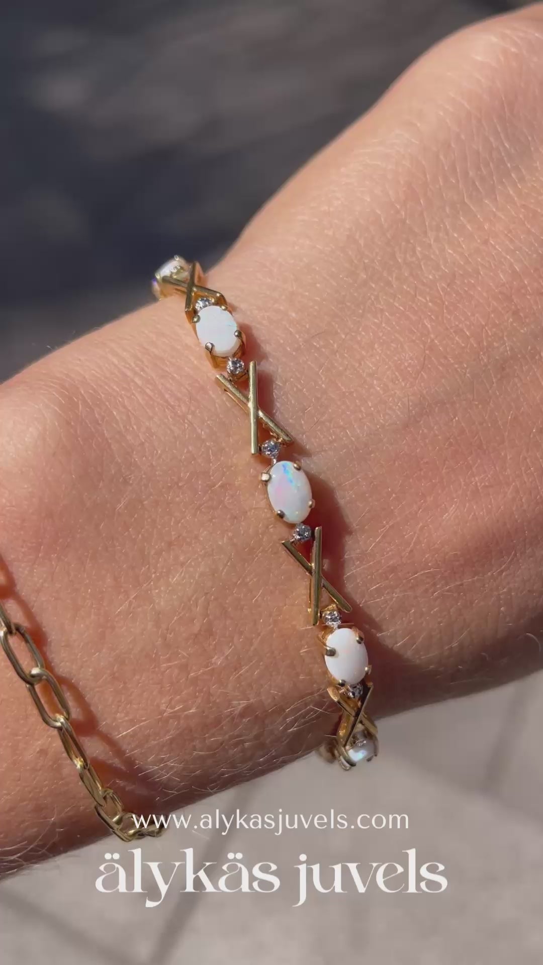 Video Pulsera opalos con diamantes naturales en oro 14k